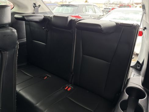 Used 2024 Toyota Highlander XLE image 25