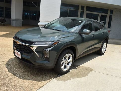 New 2026 Chevrolet Trax LS w/ LS Convenience Package FWD image 5