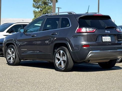 Used 2019 Jeep Cherokee Limited FWD image 8