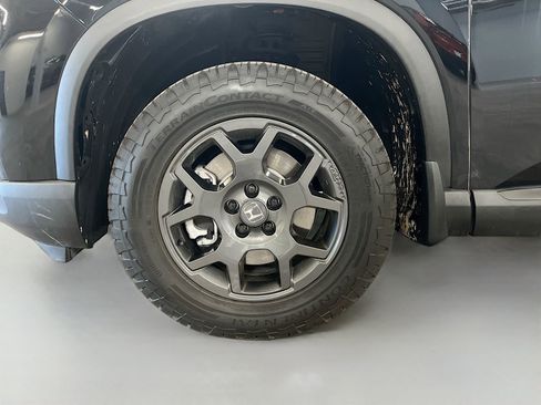 Used 2025 Honda Pilot TrailSport image 33