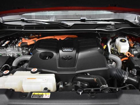 Used 2024 Toyota Tundra Limited AWD/4WD image 34