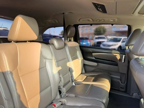 Used 2014 Honda Odyssey Touring Elite image 22