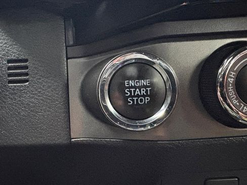 Used 2017 Toyota Tacoma TRD Sport image 15