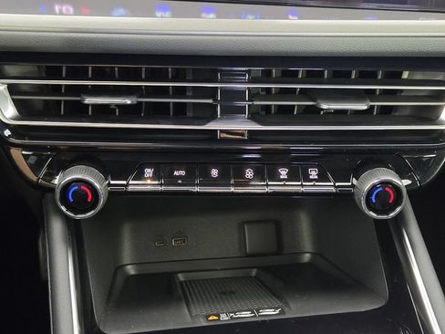 New 2026 Chevrolet Traverse LT w/ Midnight/Sport Edition FWD image 19
