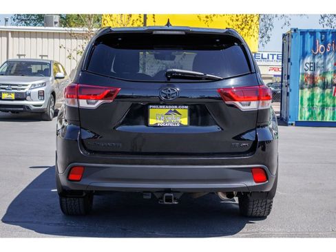 Used 2019 Toyota Highlander SE w/ Nightshade Edition AWD/4WD image 4