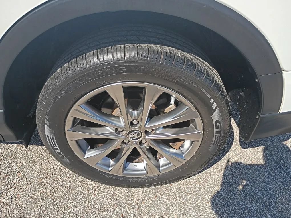 Used 2018 Toyota RAV4 Limited FWD image 23