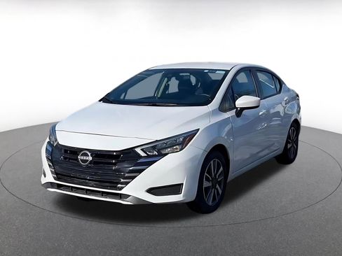 Used 2025 Nissan Versa SV image 7