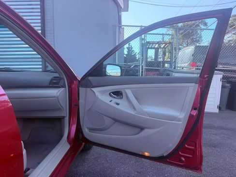 Used 2011 Toyota Camry LE image 16