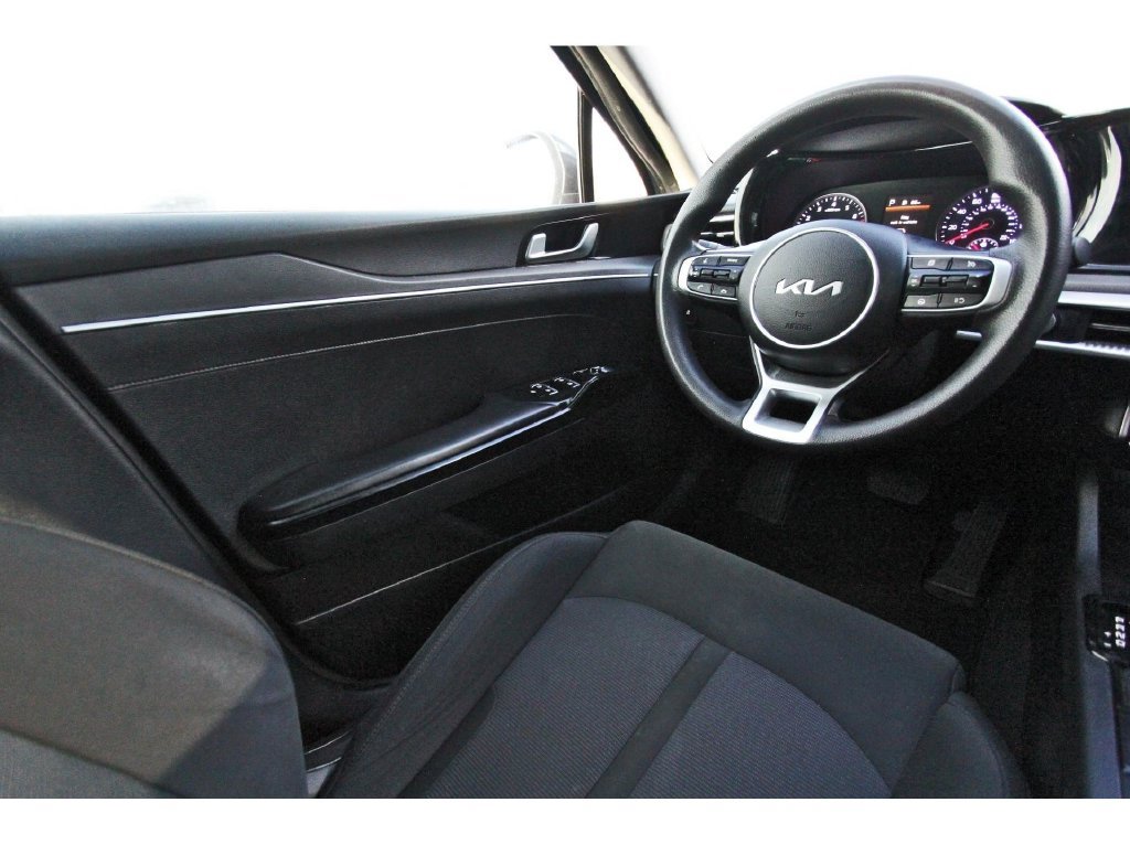 Used 2022 Kia K5 LXS FWD image 9