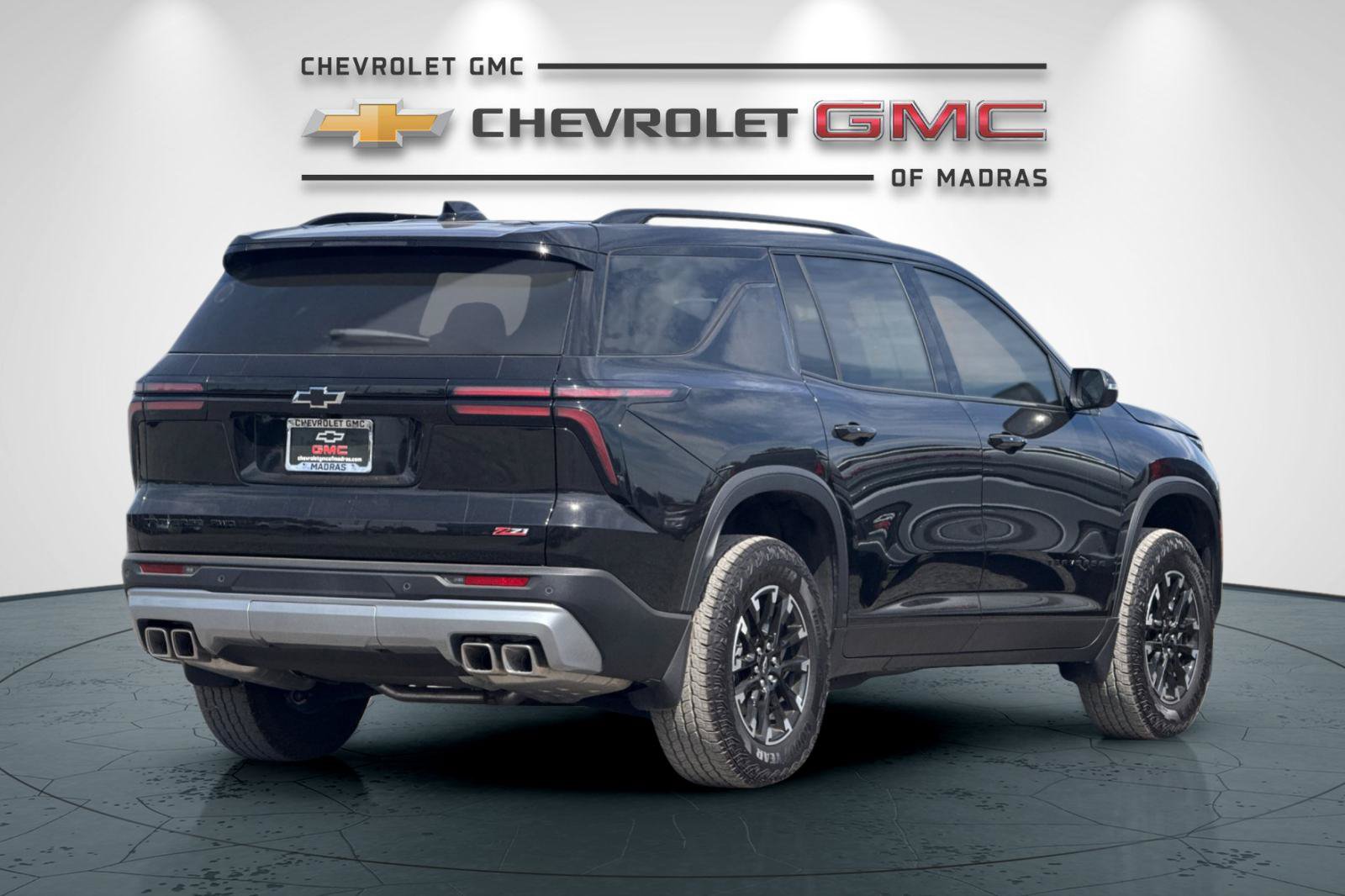 Used 2025 Chevrolet Traverse Z71 AWD/4WD image 3