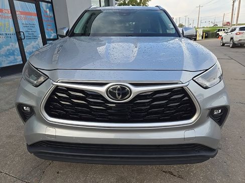 Used 2021 Toyota Highlander XLE image 15