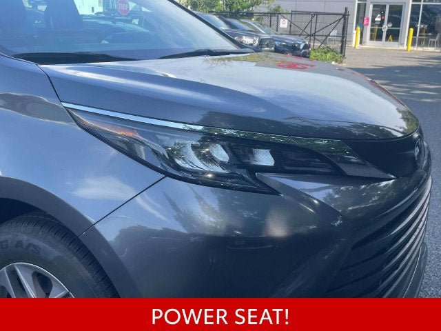 Certified 2025 Toyota Sienna XLE FWD image 11