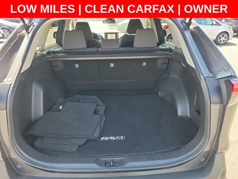 Used 2021 Toyota RAV4 XLE w/ Carpet Mat Package (TMS) FWD image 11