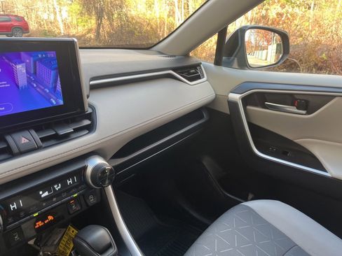 Used 2025 Toyota RAV4 XLE image 29