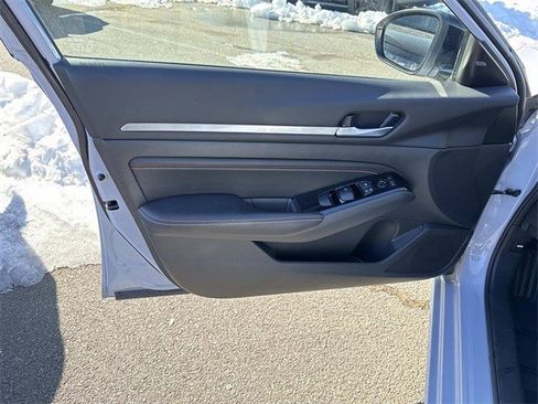 Used 2023 Nissan Altima 2.5 SR w/ SR Premium Package image 13