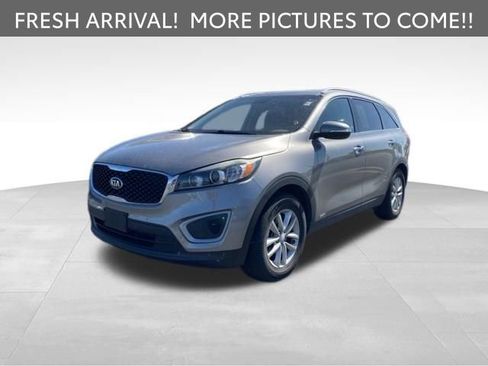 Used 2017 Kia Sorento AWD w/ LX Convenience Package image 1