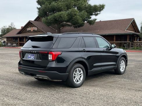 New 2026 Ford Explorer Active w/ Active Comfort Package image 6