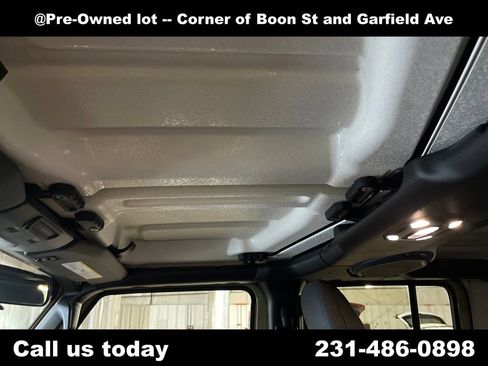 Used 2022 Jeep Gladiator Sport AWD/4WD image 13
