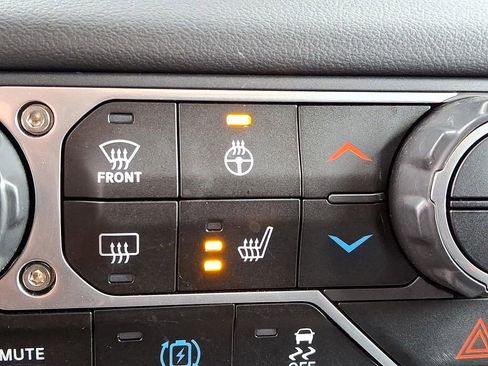 Used 2025 Jeep Wrangler Unlimited Sahara image 23