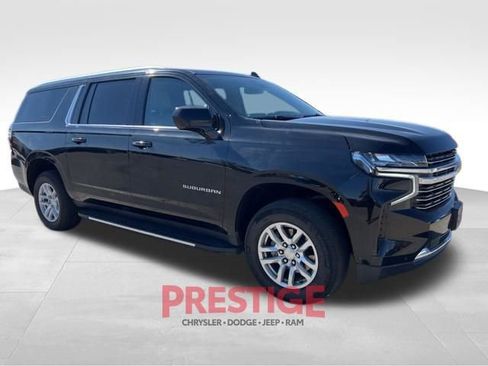 Used 2024 Chevrolet Suburban LT image 4