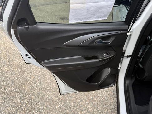 Used 2023 Chevrolet TrailBlazer RS w/ Sun and Liftgate Package FWD image 17