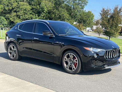 Used 2017 Maserati Levante S AWD/4WD image 2