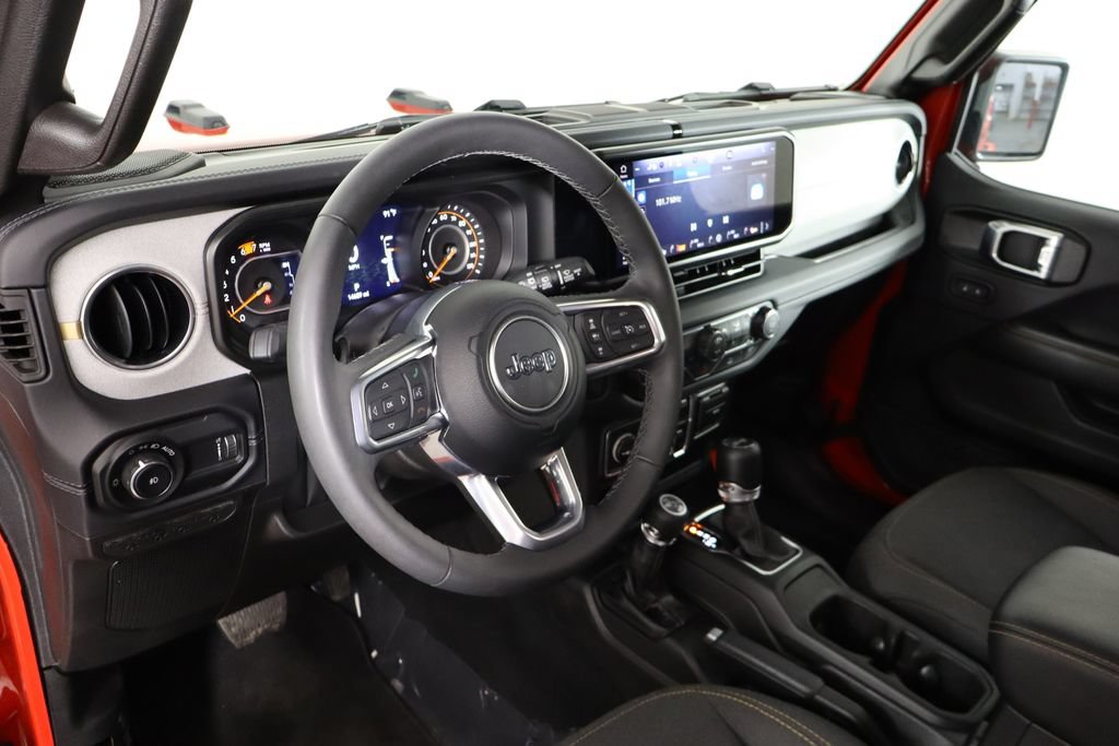 Used 2026 Jeep Wrangler Unlimited Sahara AWD/4WD image 27