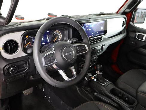 Used 2026 Jeep Wrangler Unlimited Sahara AWD/4WD image 27
