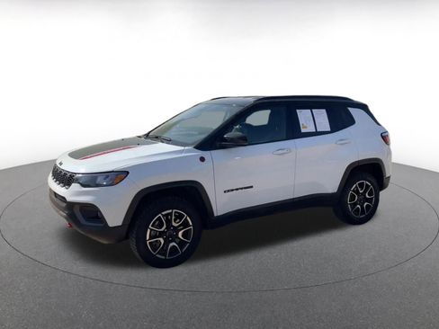 Used 2025 Jeep Compass Trailhawk image 8
