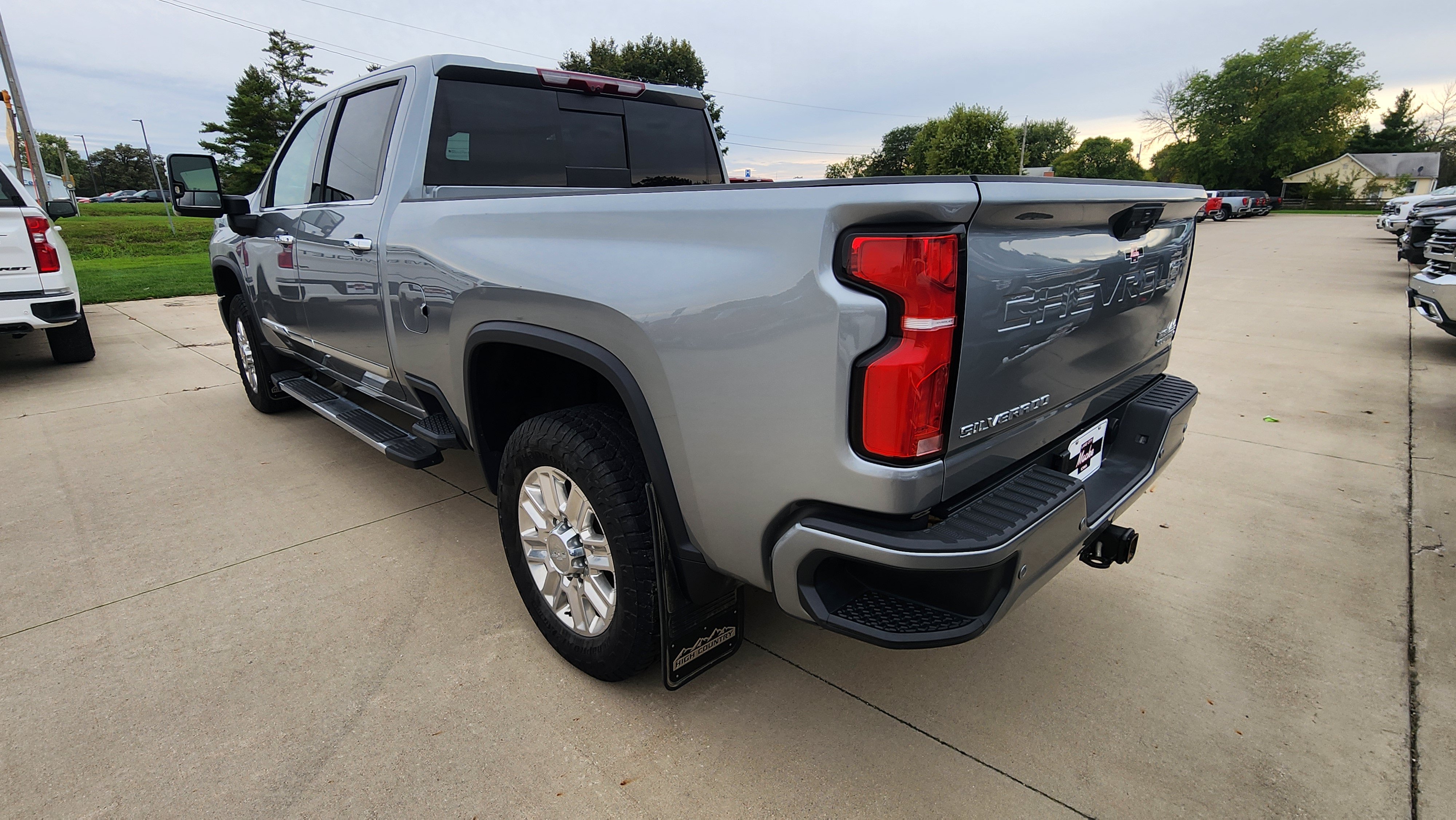 Certified 2025 Chevrolet Silverado 3500 High Country w/ Technology Package AWD/4WD image 8