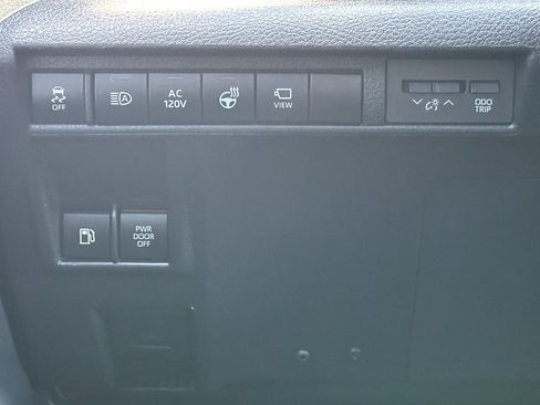 Used 2021 Toyota Sienna Platinum FWD image 47