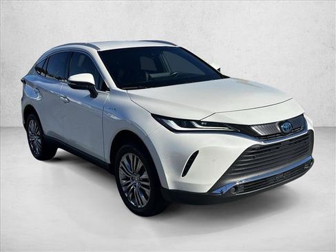 Certified 2021 Toyota Venza XLE w/ Carpet Mat Package (TMS) image 3