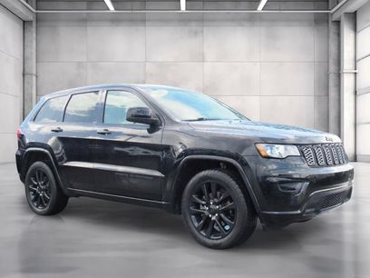Used 2017 Jeep Grand Cherokee Altitude