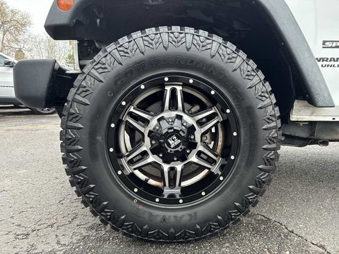 Used 2017 Jeep Wrangler Unlimited Sport w/ Connectivity Group AWD/4WD image 19