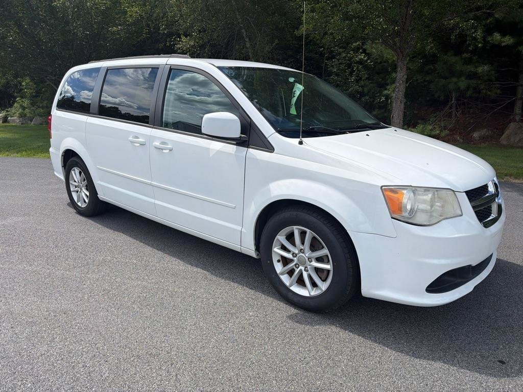 Used 2014 Dodge Grand Caravan SXT w/ Rear Park Assist Package FWD image 4