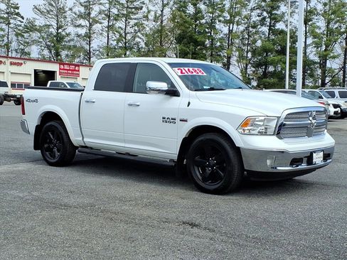 Used 2018 RAM 1500 SLT image 2