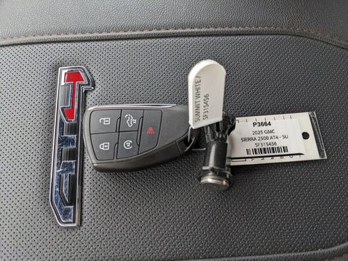Used 2025 GMC Sierra 2500 AT4 image 37