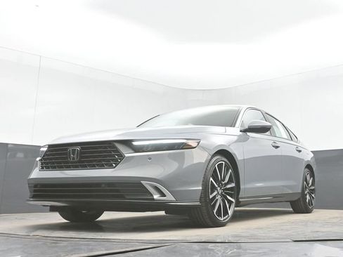 Certified 2025 Honda Accord Touring image 43