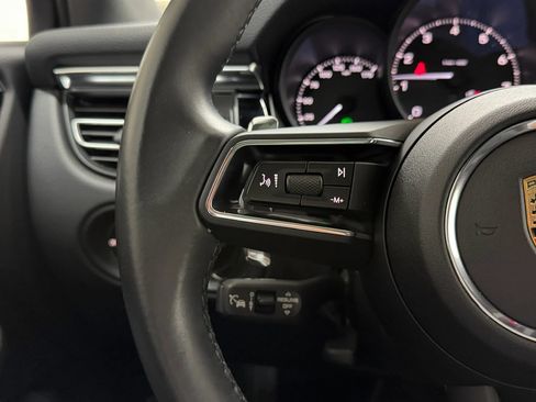 Used 2025 Porsche Macan AWD/4WD image 22
