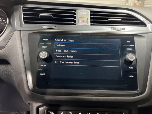 Used 2019 Volkswagen Tiguan SE image 28