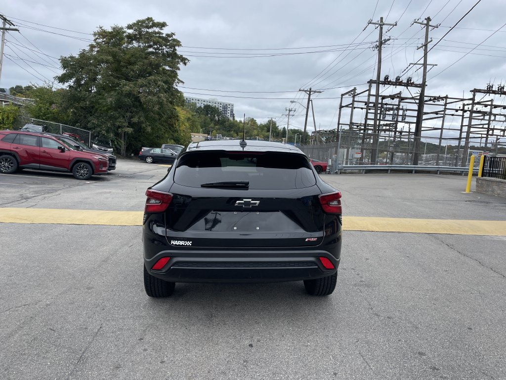 Used 2024 Chevrolet Trax RS w/ Driver Confidence Package FWD image 4