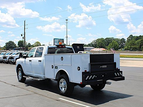 Used 2024 RAM 2500 Tradesman w/ Chrome Appearance Group AWD/4WD image 4