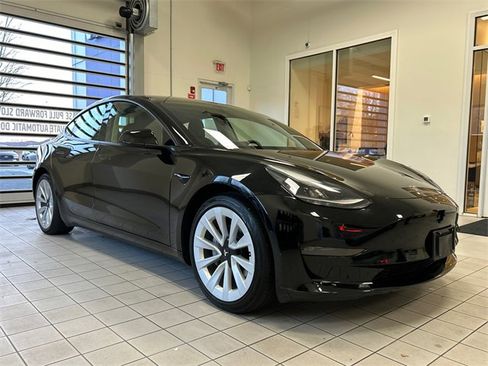 Used 2022 Tesla Model 3 image 1