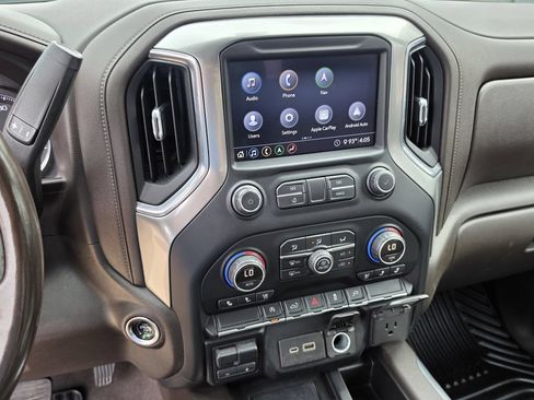Used 2020 Chevrolet Silverado 1500 LTZ w/ LTZ Convenience Package AWD/4WD image 9
