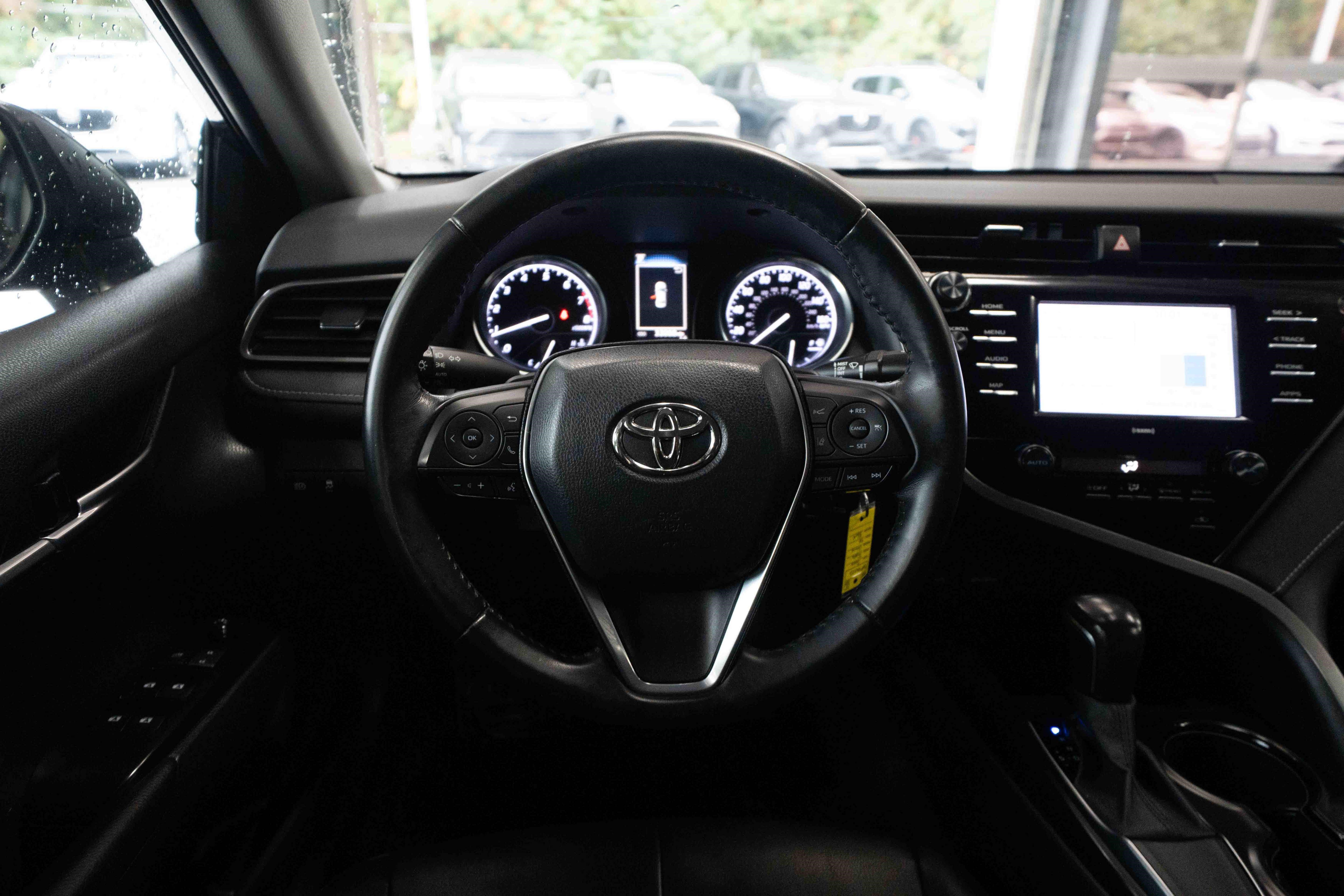 Used 2020 Toyota Camry SE FWD image 21