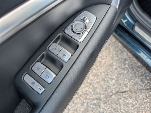 Used 2024 Genesis G70 2.5T AWD/4WD image 23