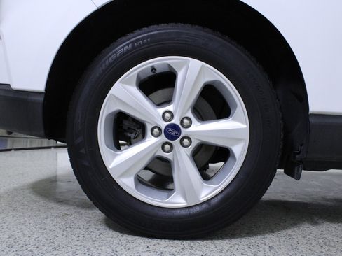 Used 2019 Ford Edge SE image 8