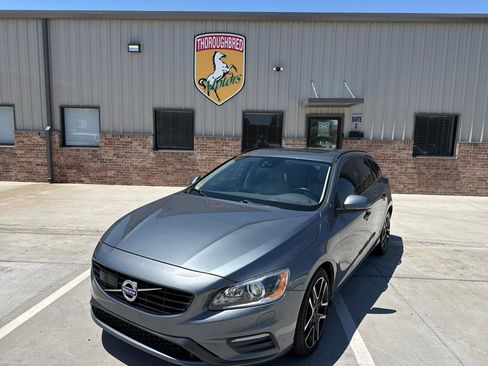 Used 2018 Volvo V60 T5 Dynamic w/ Vision Package FWD image 3