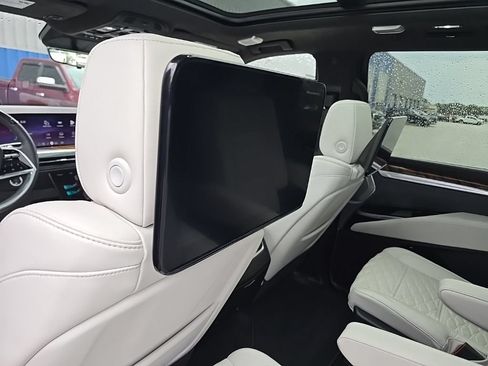 Used 2026 Cadillac Escalade ESV Platinum Sport w/ LPO, Floor Liner Package AWD/4WD image 19