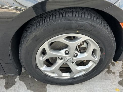 Used 2023 Chrysler Pacifica Limited FWD image 17